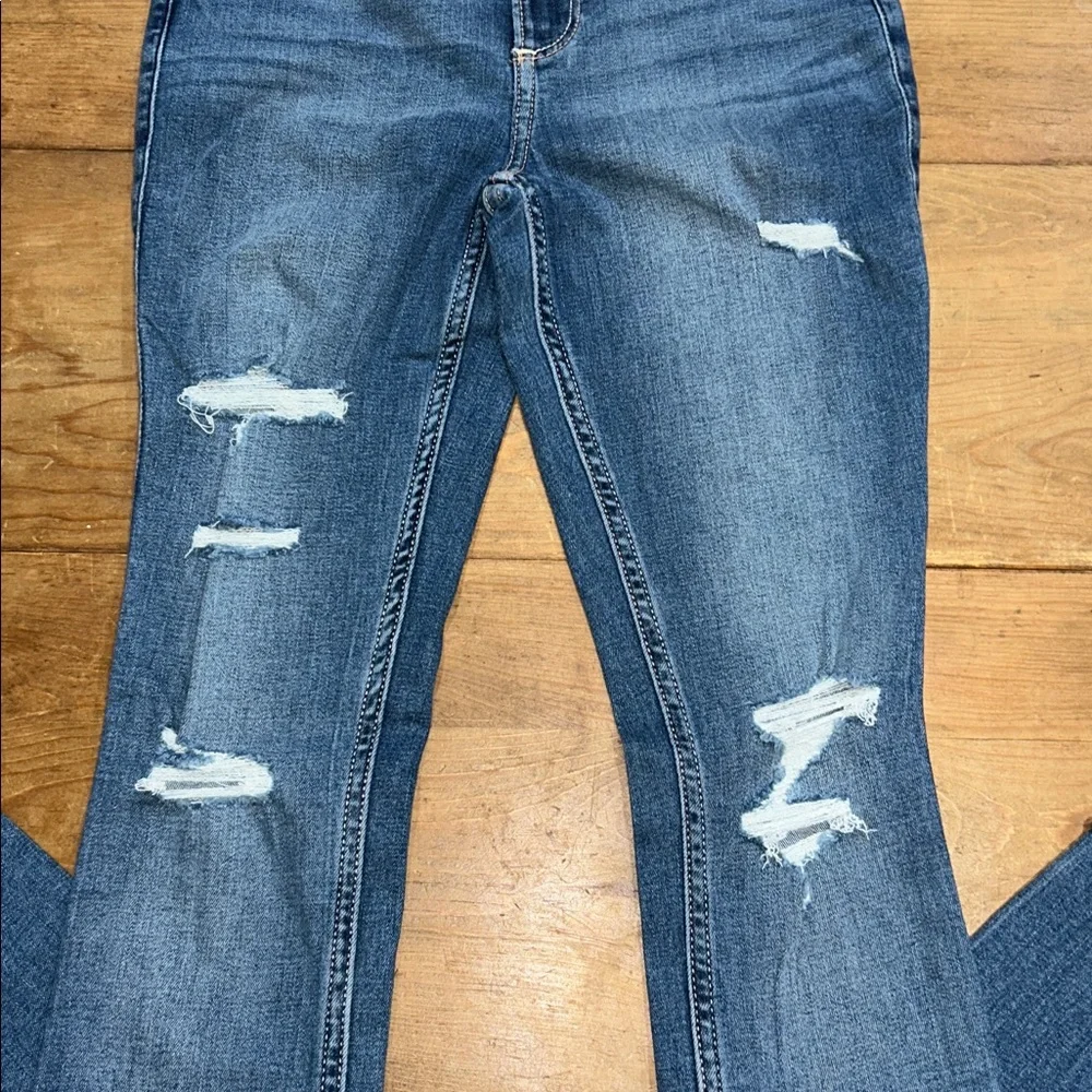 Hollister Curvy High-Rise Super Skinny Distressed Jeans -Blue Wash Size 000R W23 - Picture 2 of 12